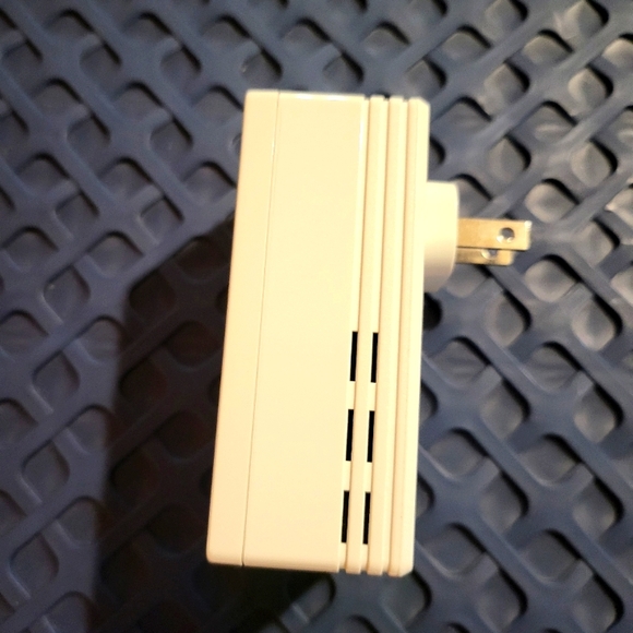 Netgear XAV1301v2 Powerline 200 Mini Adapter - Picture 4 of 7